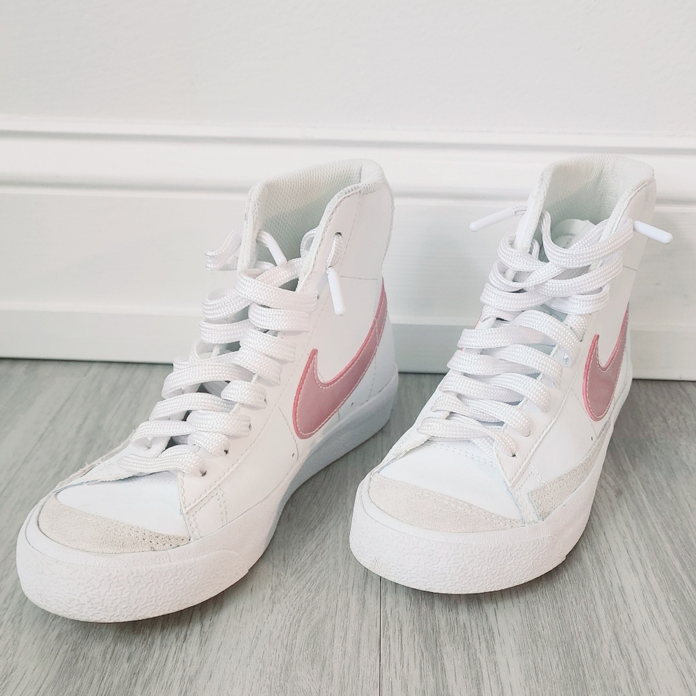 Nike Big Girls Blazer Mid 77